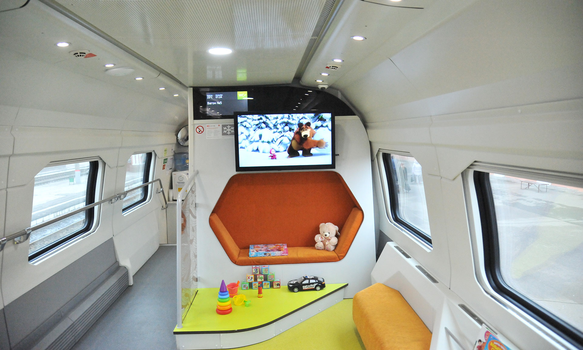 В двухэтажном поезде «Брянск-Москва» появятся вагоны с детскими игровыми комнатами