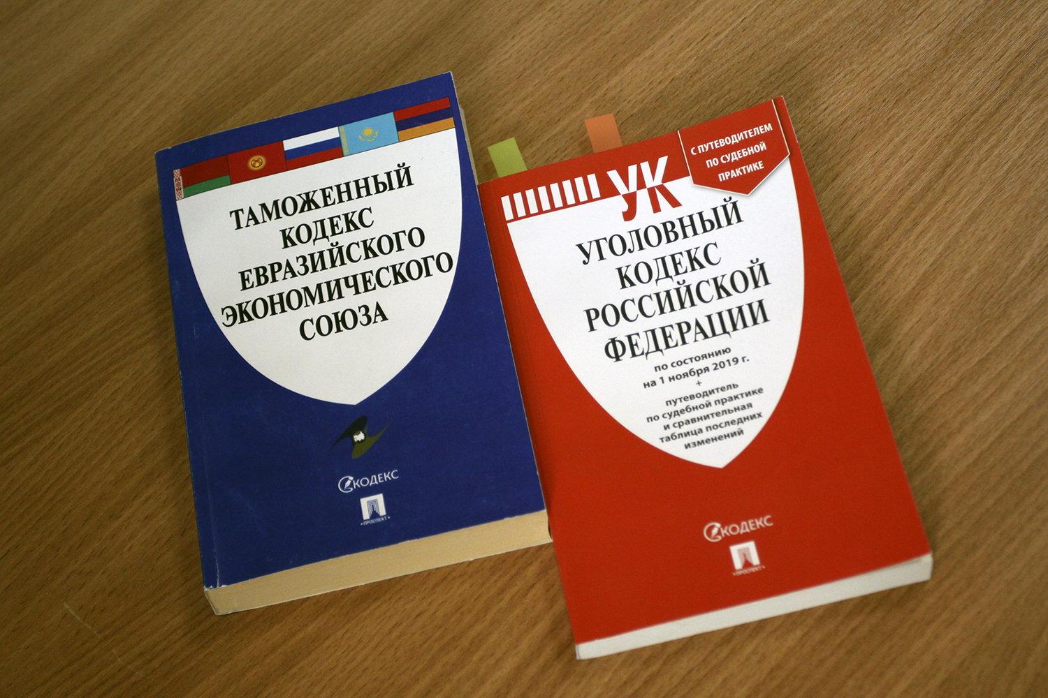 Дальнобойщику за взятку инспектору Брянской таможни грозит до 8 лет