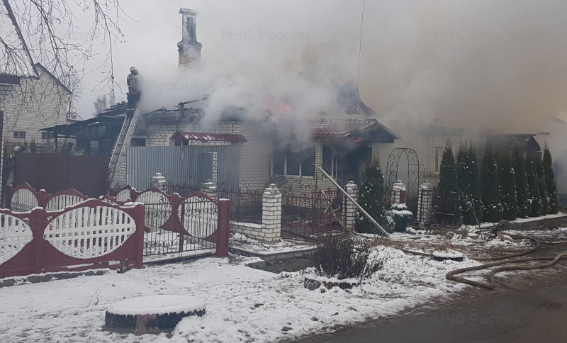 В Брянске сгорел частный дом