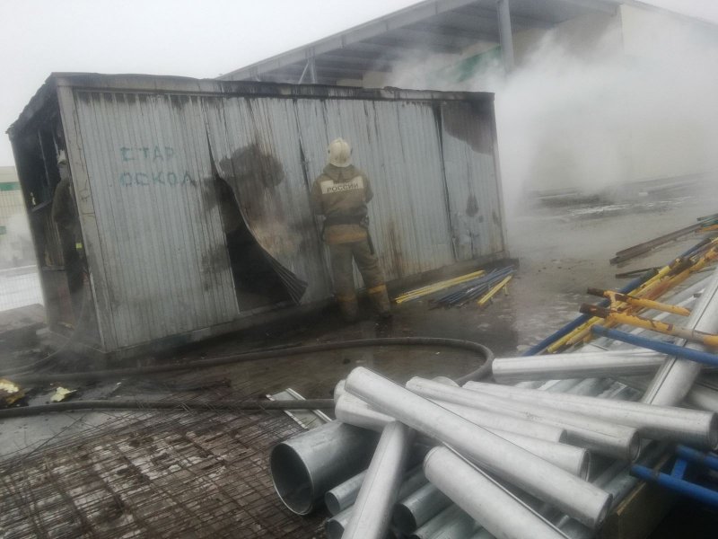 В Брянском районе сгорел строительный вагончик