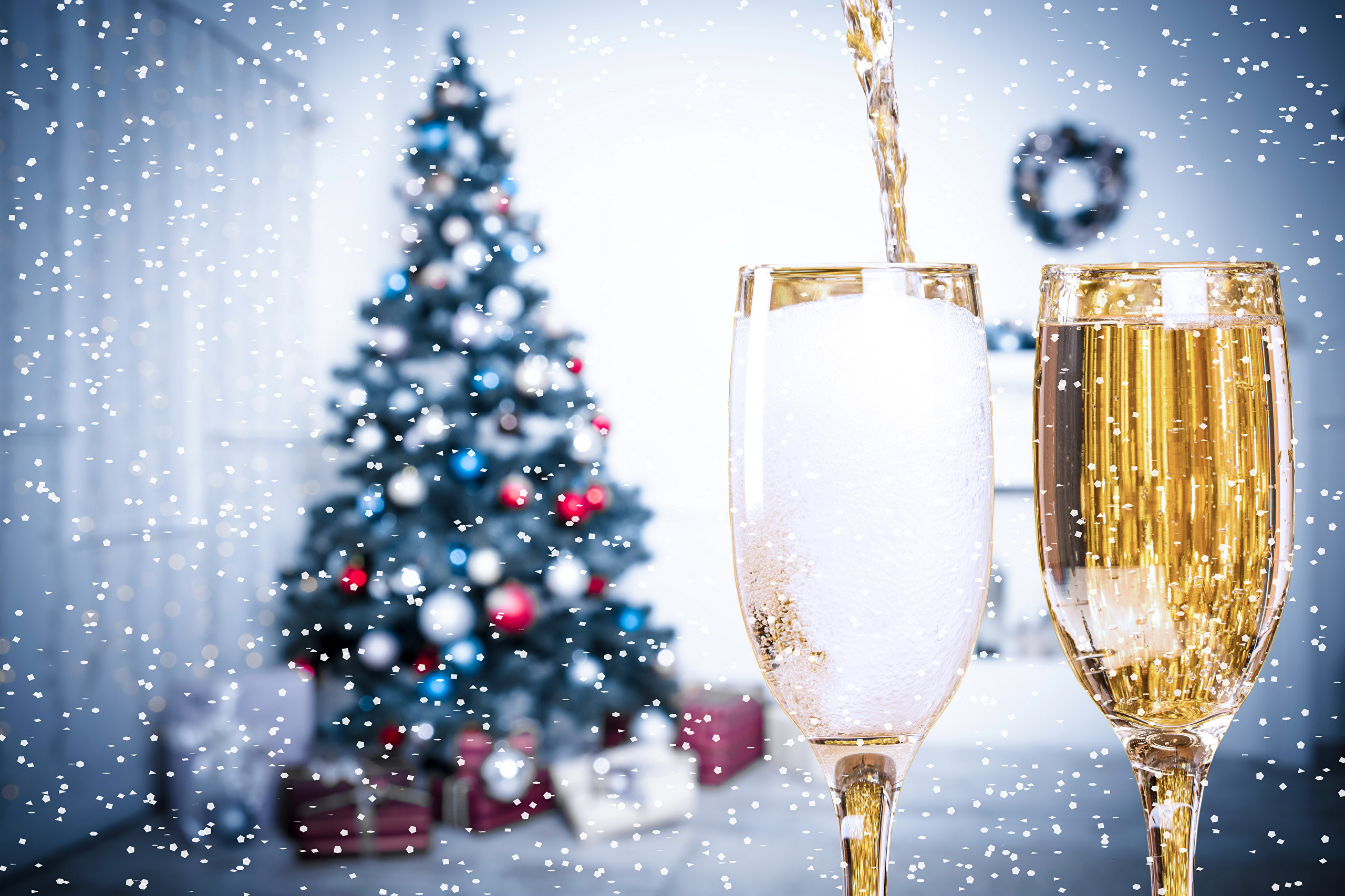 В Брянской области в Новый год выпивают полтора бокала шампанского