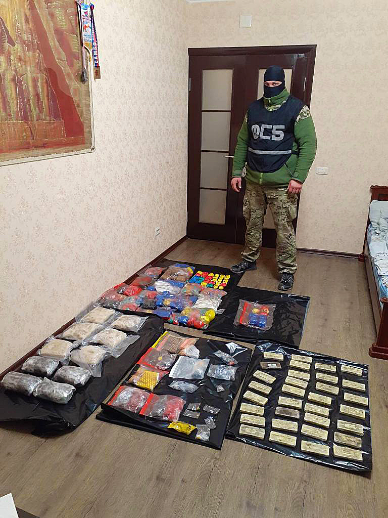 В Брянске задержан наркоторговец с очень крупной партией синтетических наркотиков