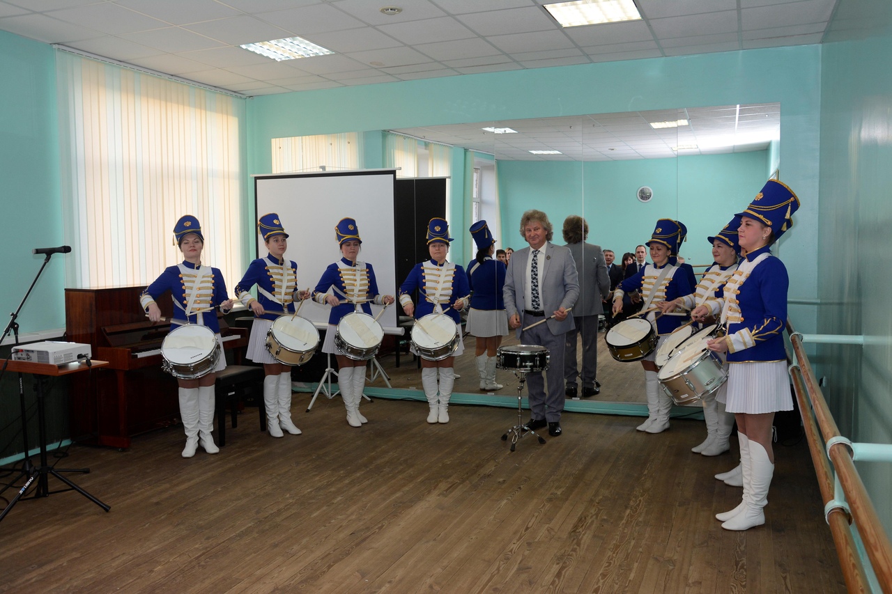 В школе искусств Брянского района устроили концерт по случаю поступления новых инструментов