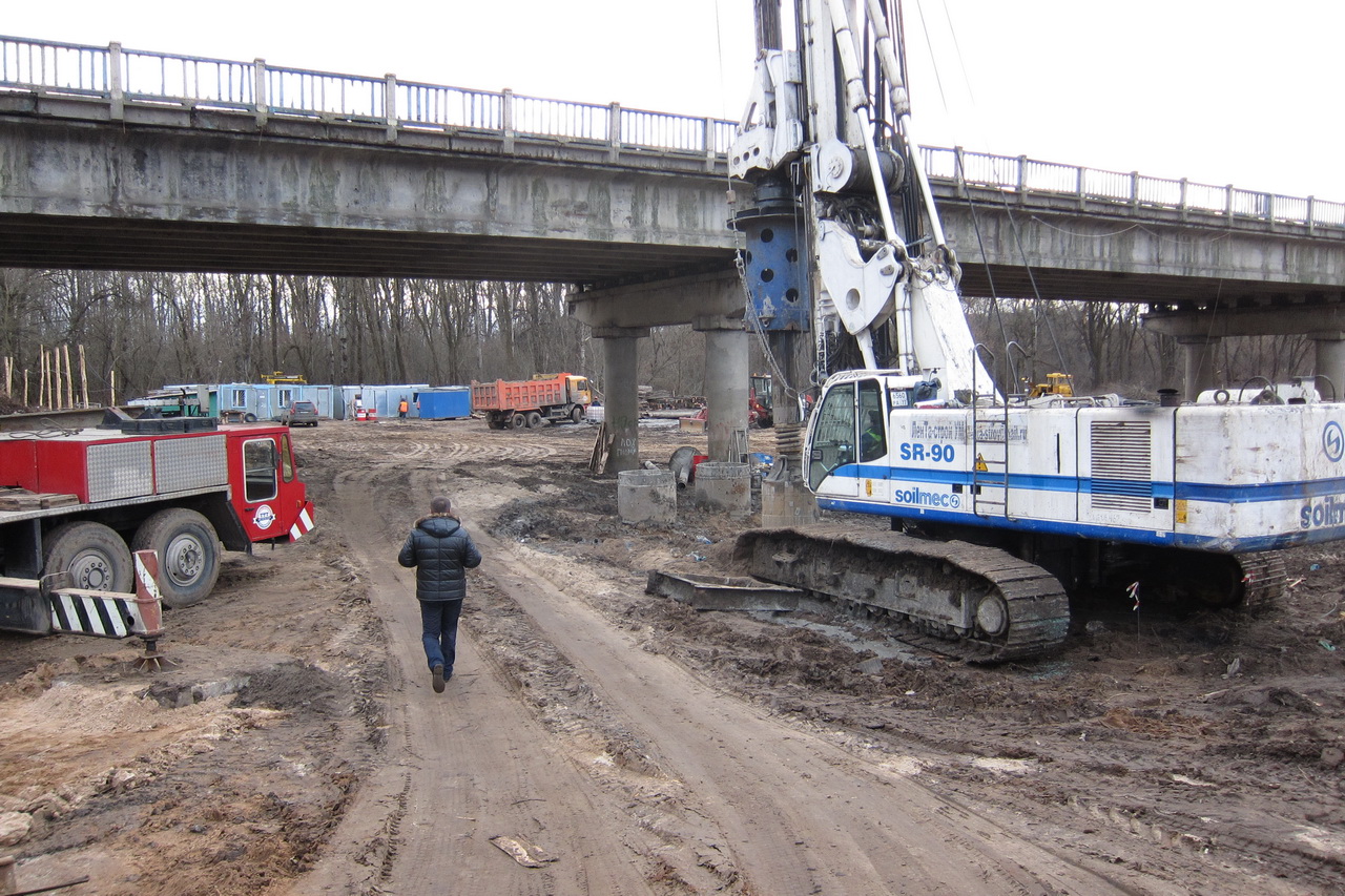 Для Литейного моста в Брянске уже подготовили более половины свай