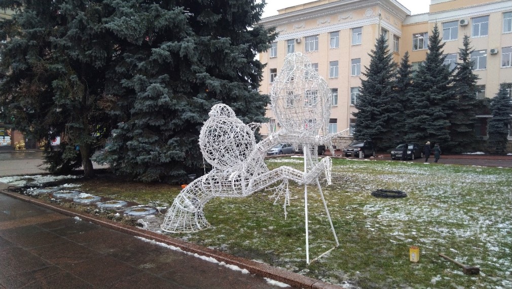 В Брянск «прилетели» новогодние снегири