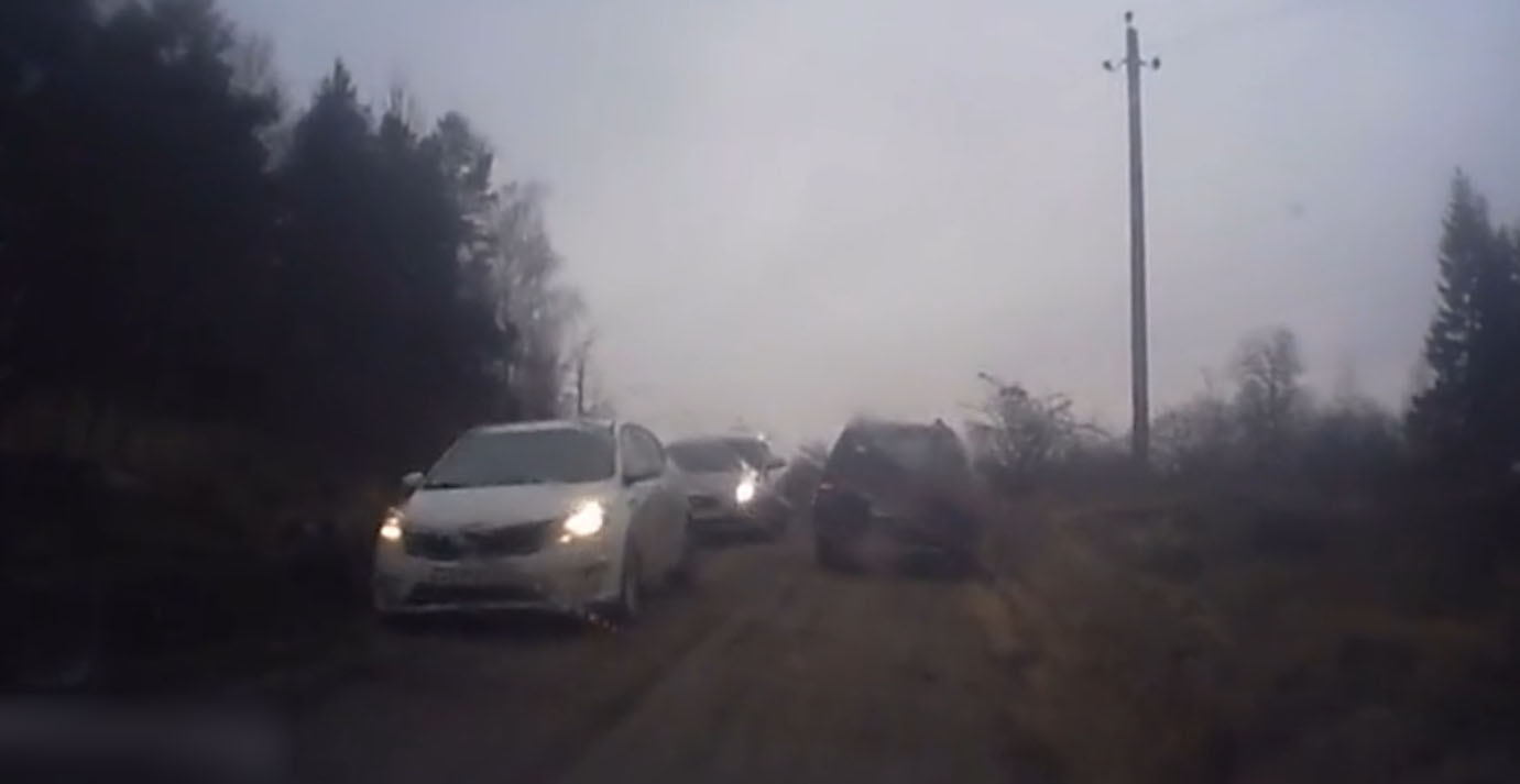 Закрытый мост в Дятьково нарушил транспортное сообщение – две деревни оказались отрезаны от мира
