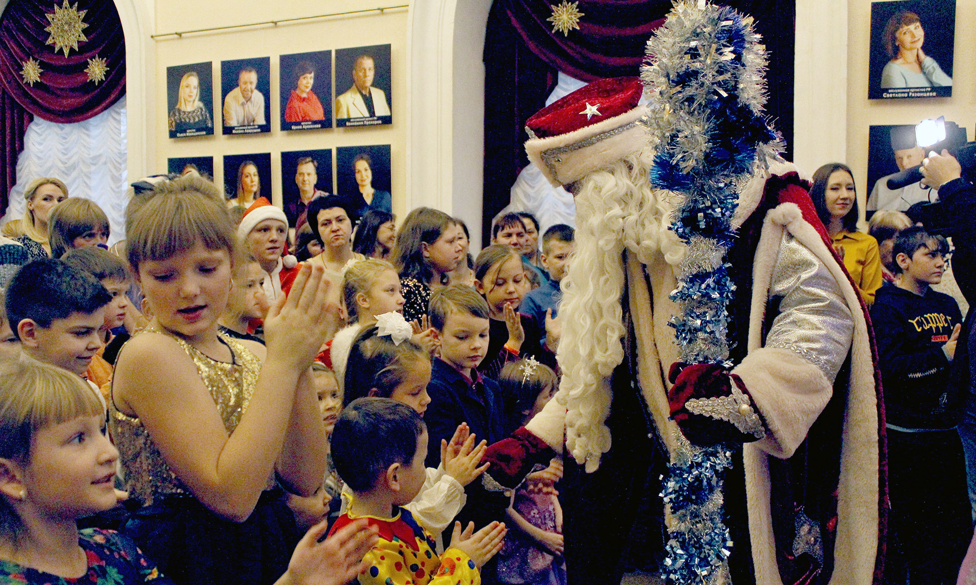 В Брянском драмтеатре прошел благотворительный праздник для детей