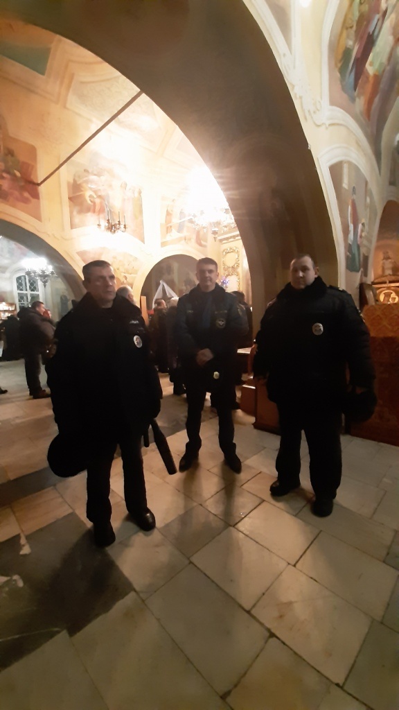 За пожарной безопасностью в храмах зорко следили сотрудники брянского МЧС