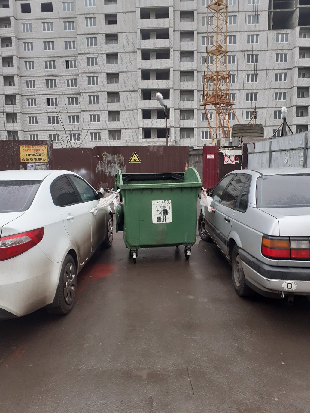 С мусорных площадок в Брянске машины автохамов будут отправлять на штрафстоянки