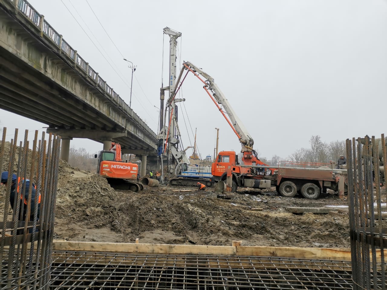 Ростверк готов – изготовлена первая свайная конструкция Литейного моста в Брянске