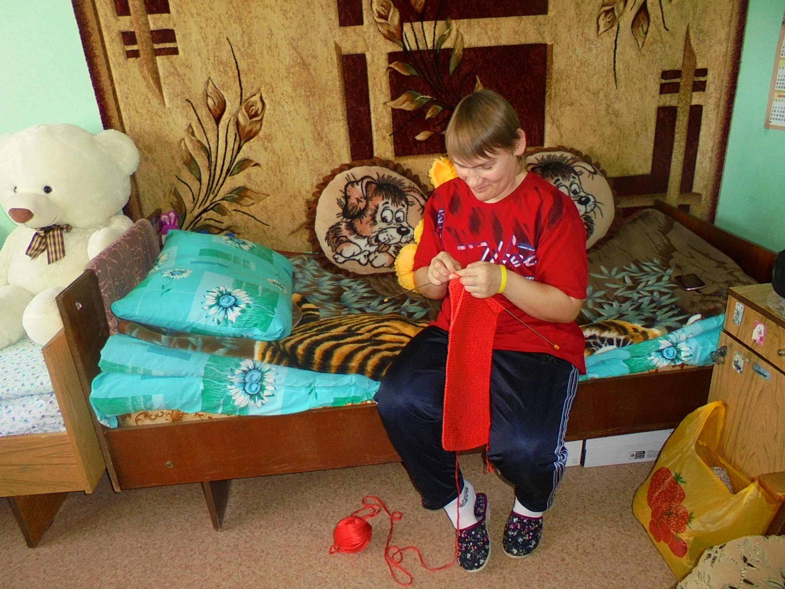 Hand made варежки, шапки и носочки приготовили для детей из брянских приютов