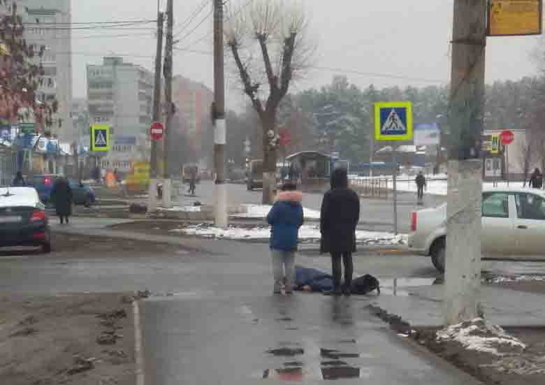 ЧП около больницы №2 в Брянске: мужчина умер на проезжей части