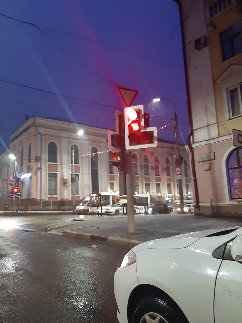 «Неудобный» светофор заметили в Брянске