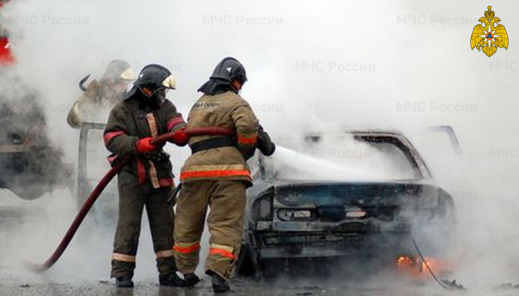 Сегодня утром в Брянске сгорел автомобиль