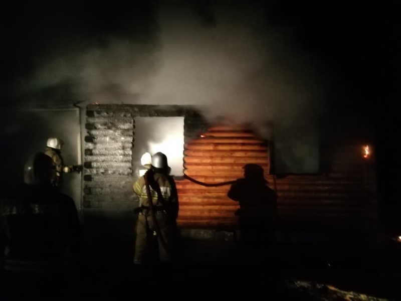 Ночью в Брянске сгорел жилой дом