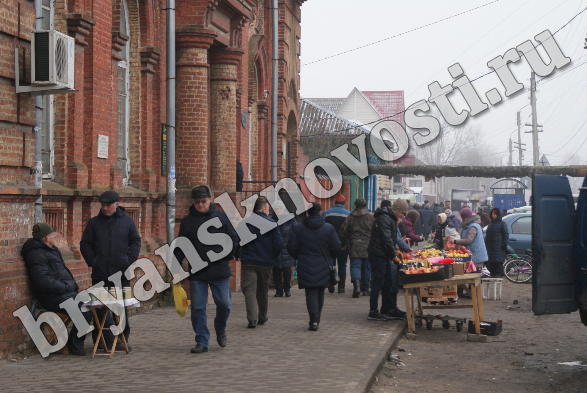 В Новозыбкове против несанкционированной торговли образовали мобильную группу