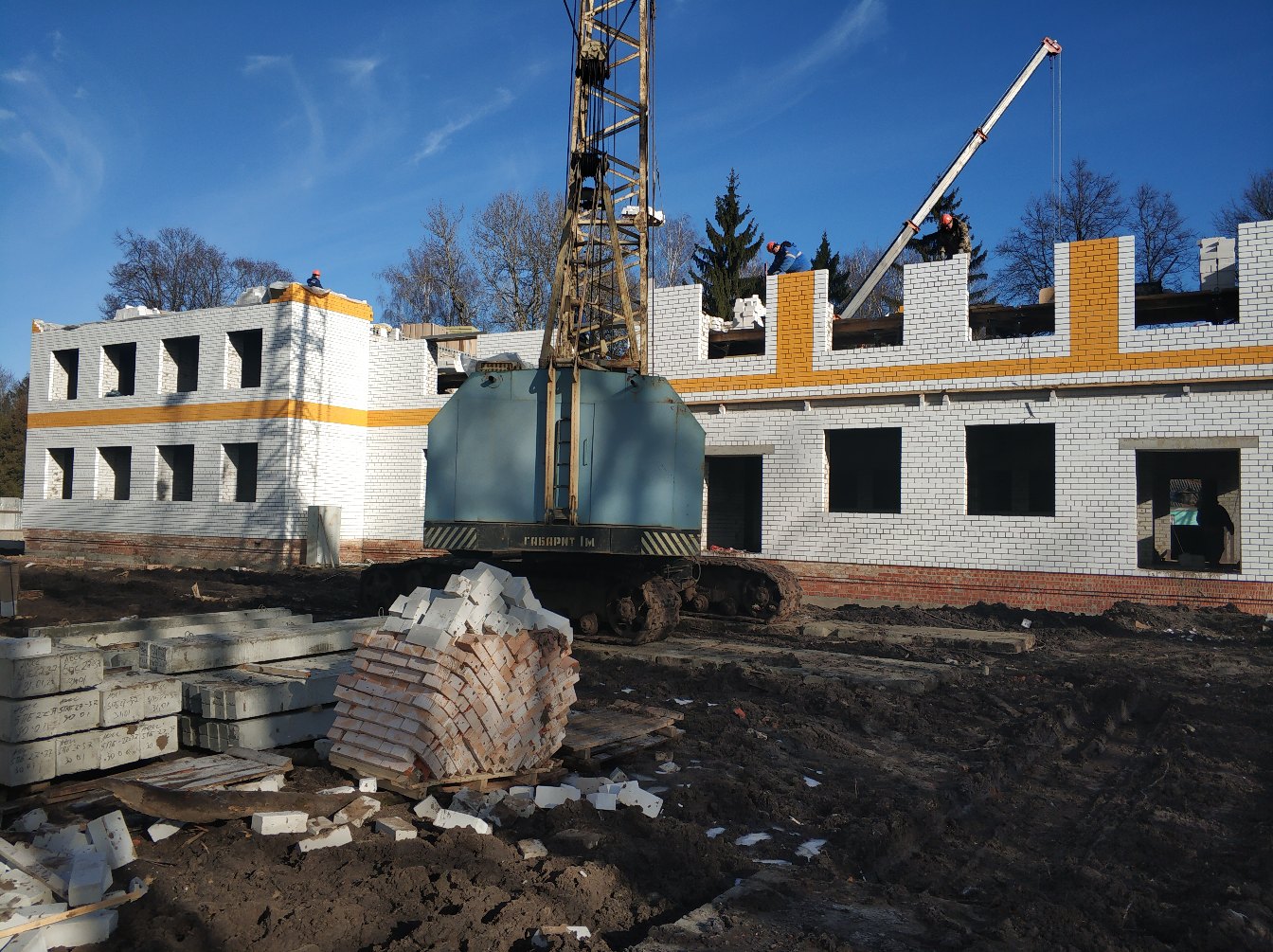 За сто дней в Стародубе построили два этажа поликлиники