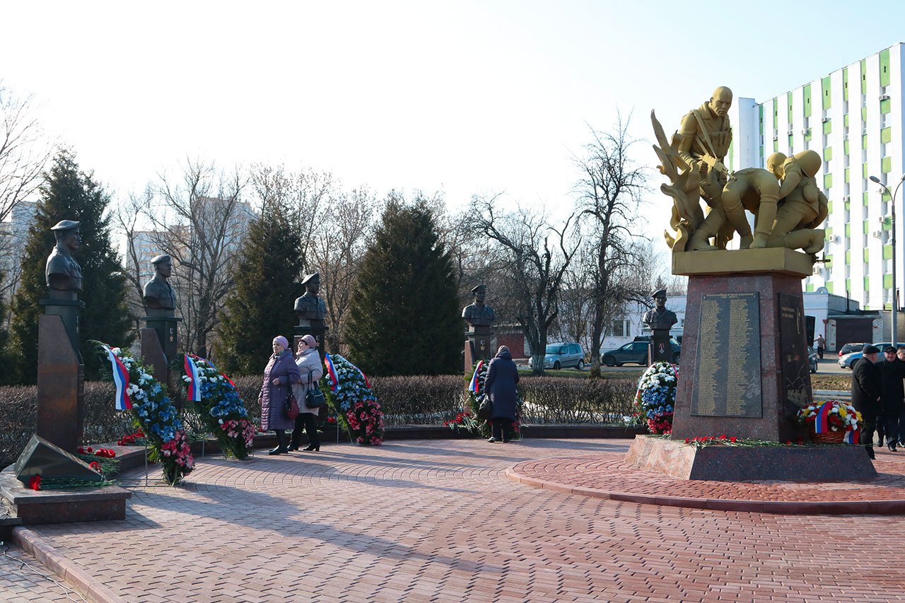 В Брянске открыли аллею в память о погибших десантниках шестой роты