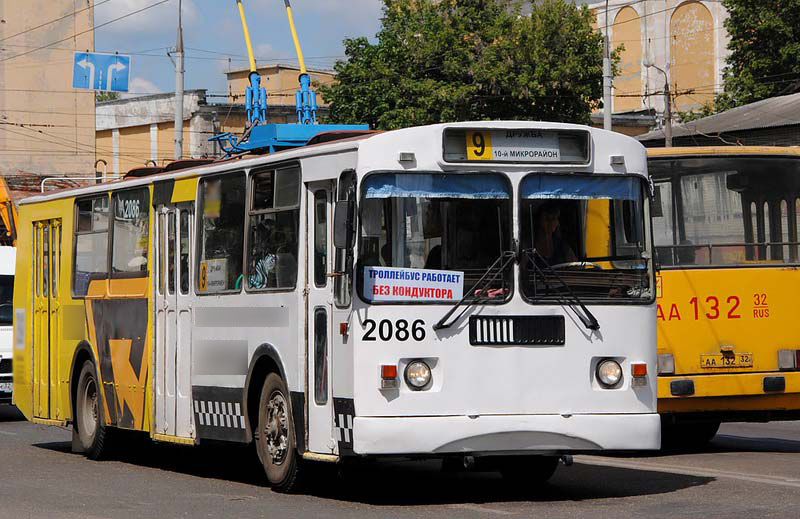 Из-за коммунальной аварии в Брянске изменили маршрут троллейбуса №9