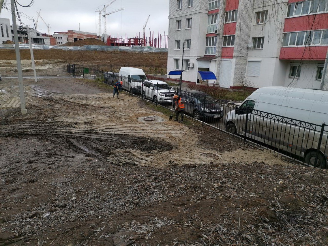 Проседающий грунт на переулке Пилотов в Брянске  уже «съел» 135 кубометров земли