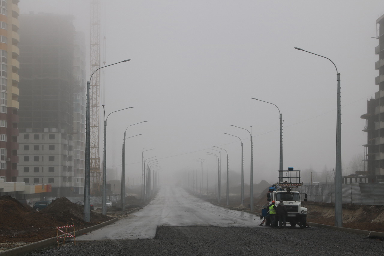 В Брянске монтируют освещение на улице Советской