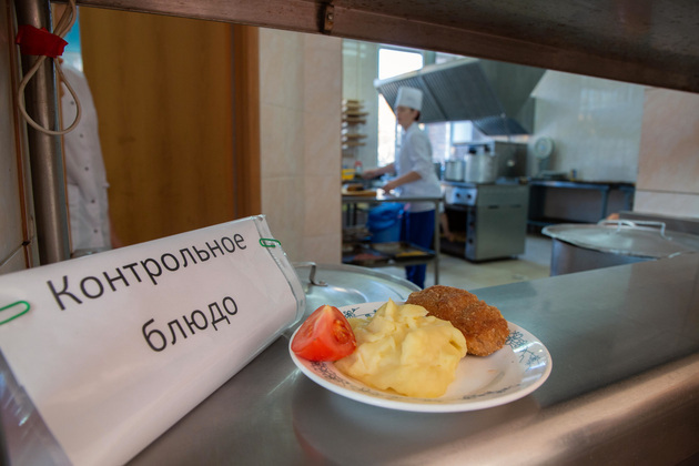 В школах и детском саду Брянской области детей накормили «просрочкой»