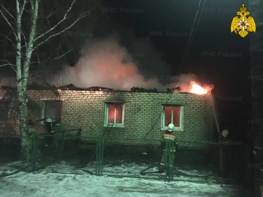 В ночном пожаре в Брянском районе пострадали люди