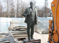 Власти Брянска: ремонт памятника Ленину у ДК БМЗ завершится к 22 апреля