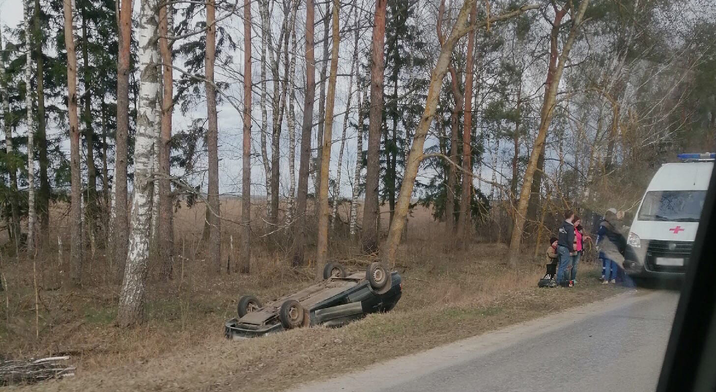 Под Новозыбковом произошло страшное ДТП: машина перевёрнута