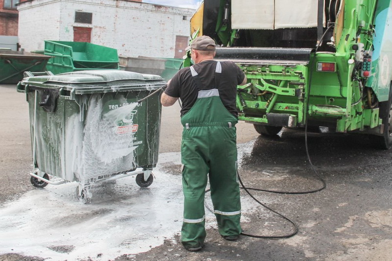 «Чистая планета» взяла на контроль дезинфекцию мусоровозов в Брянской области