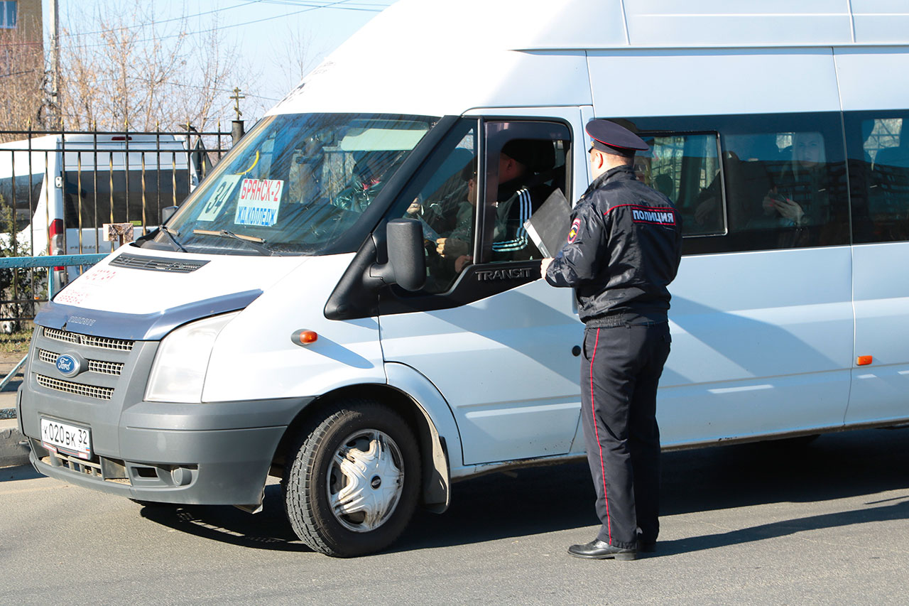 Инспекторы ГИБДД выявили в Брянске выход на линию семи неисправных автобусов
