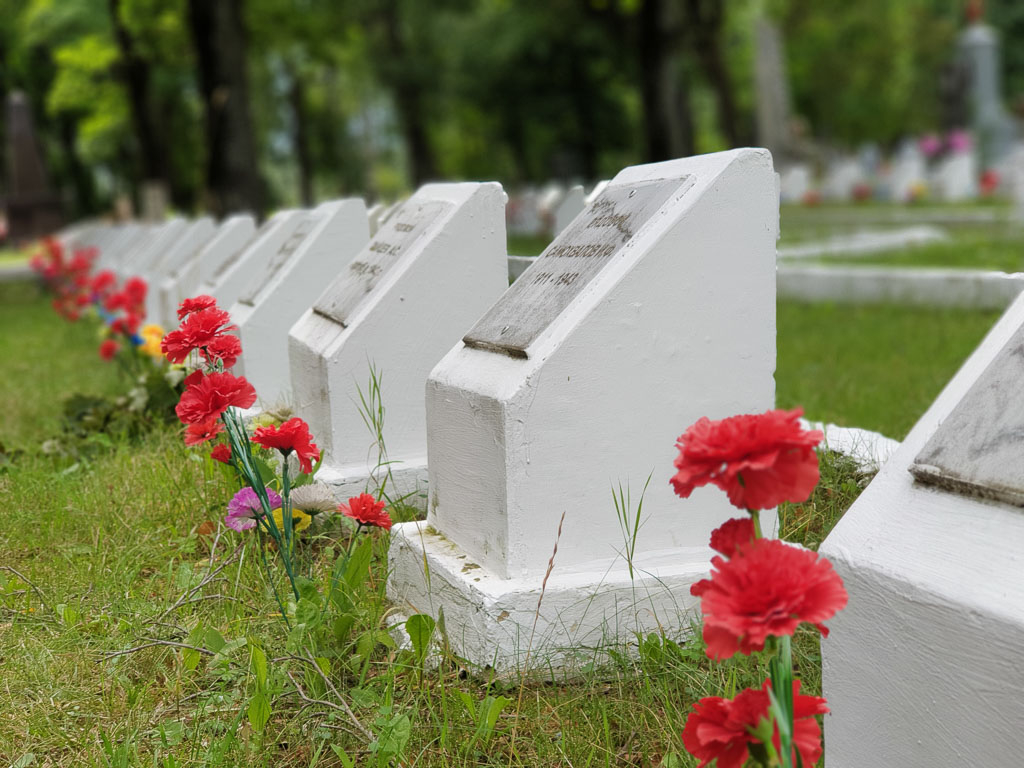 Брянцам можно посещать кладбища, но не на Радоницу