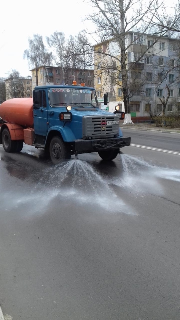 В Брянске от коронавируса отмыли 1000 километров дорог и тротуаров