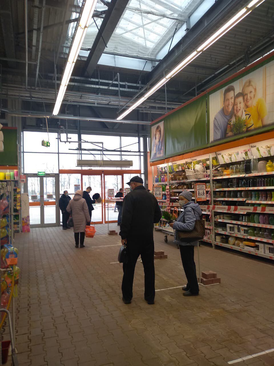 Работу строительного супермаркета в Брянске ограничили за нарушения