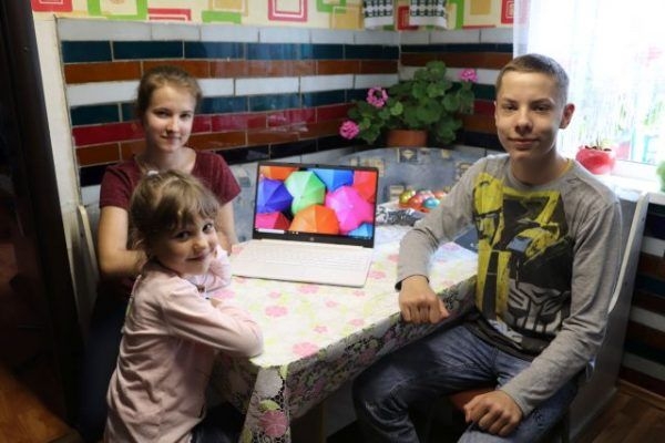 Брянские депутаты пообещали нуждающимся школьникам ноутбуки