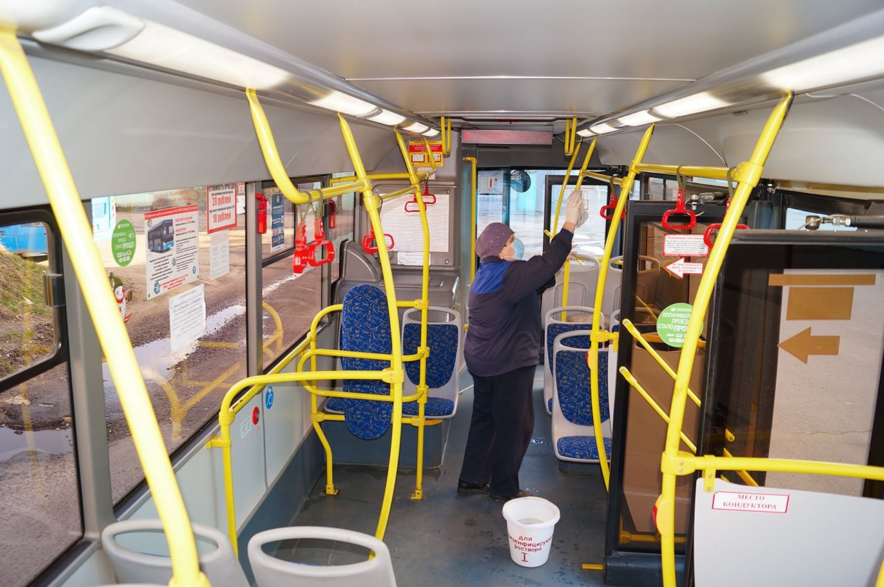 Раз в неделю брянским автобусам и троллейбусам устраивают генеральную мойку