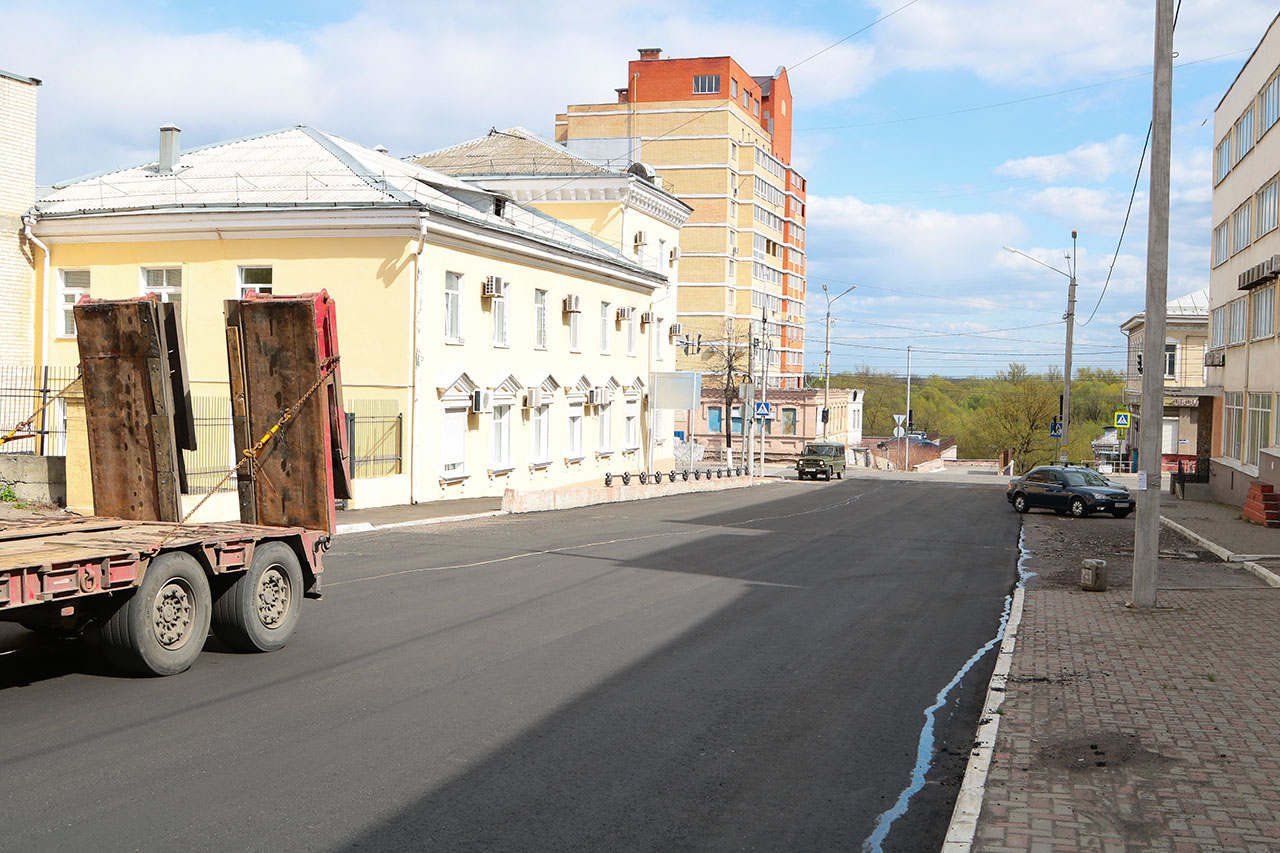 На улице Пионерской в Брянске завершают ремонт дороги