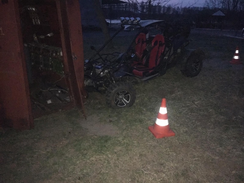 В Брянском районе подростки на квадроцикле протаранили трансформаторную будку