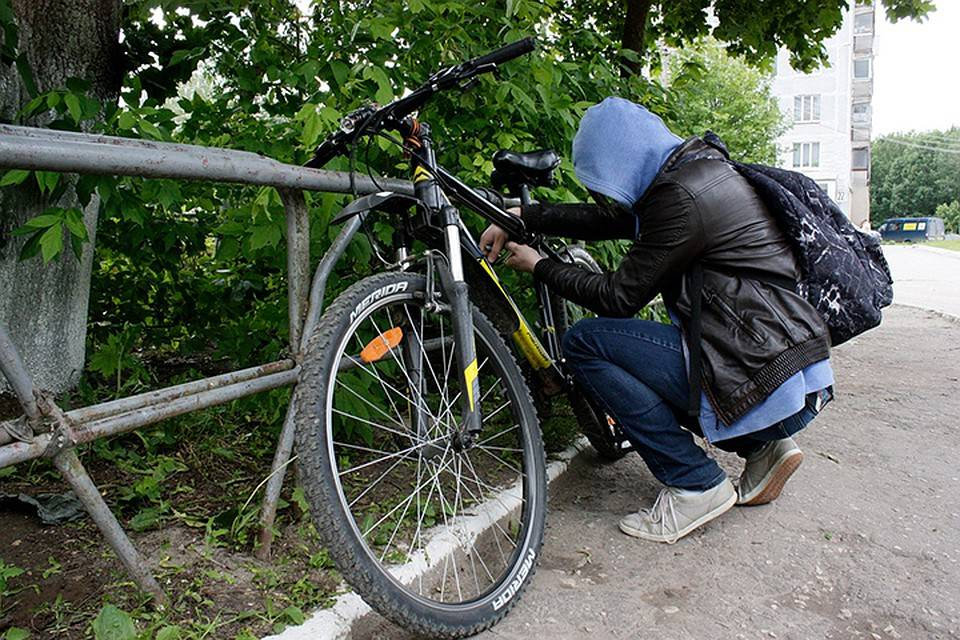 Храните транспорт на балконе: охотники за велосипедами начали сезон на Брянщине