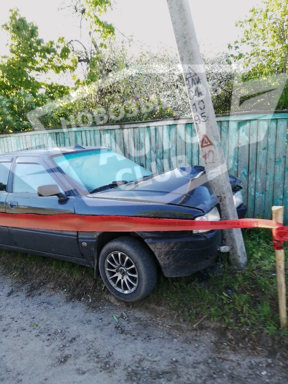 «Понаставят столбов…»: в Новозыбкове автомобиль въехал в электроопору