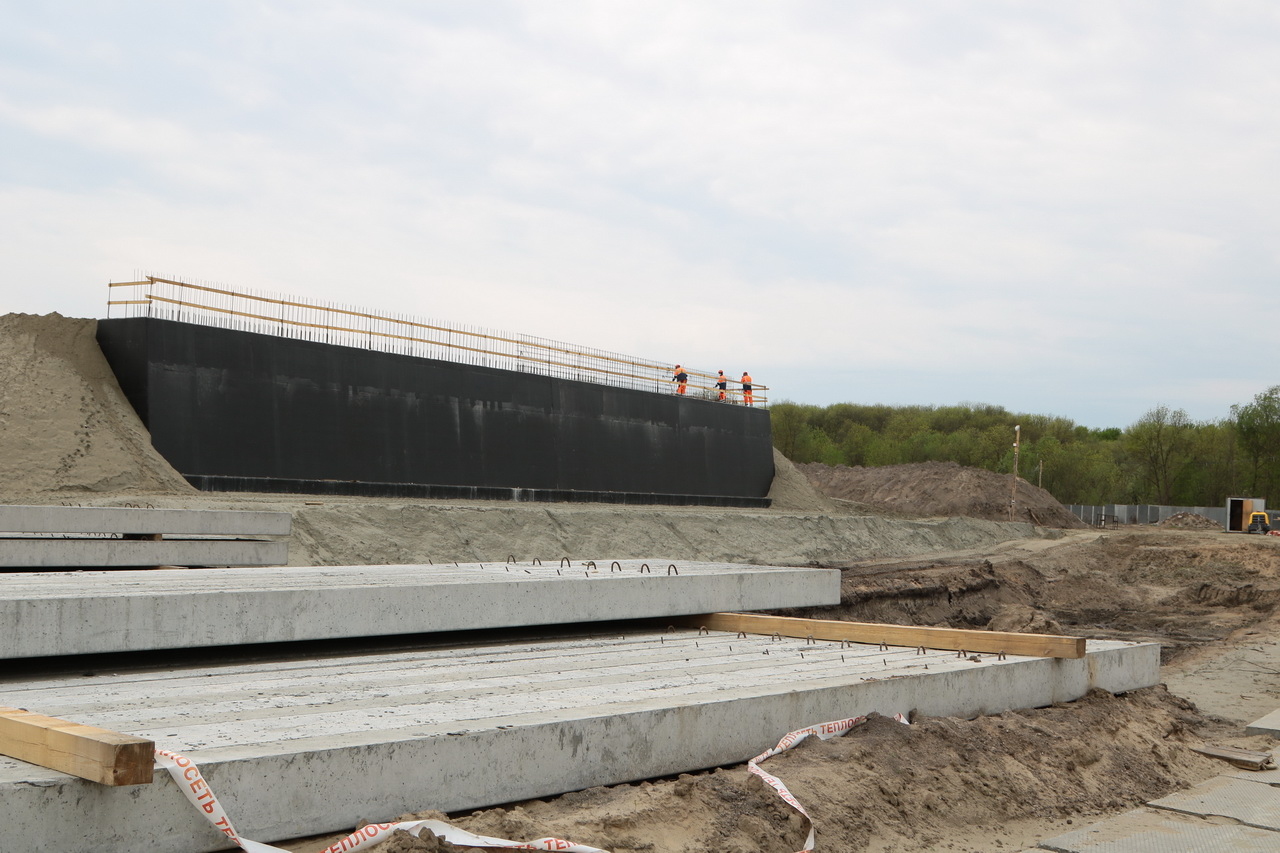 На строительство дамбы Брянск-I — Брянск-II завезено более 500 тысяч кубометров песка