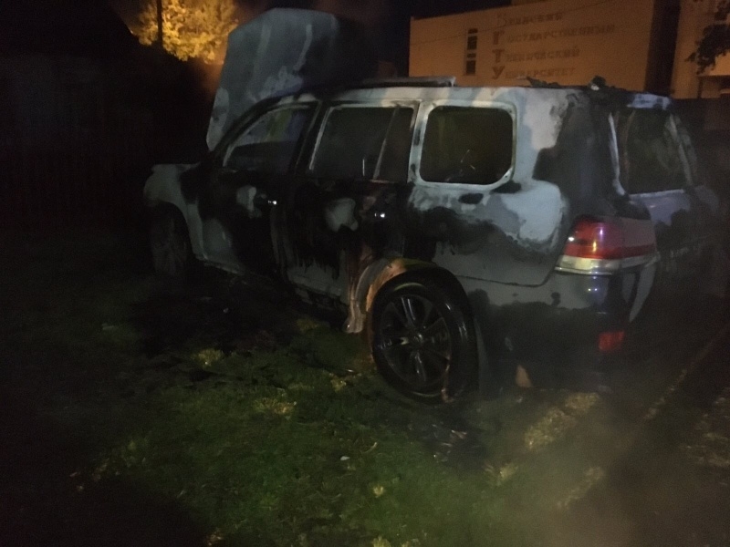 В Бежицком районе Брянска сегодня сгорел автомобиль