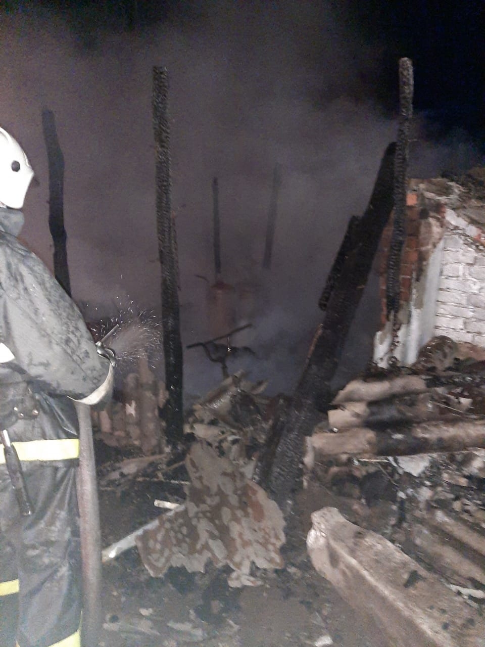 После субботы: в Погарском районе сгорели постройки