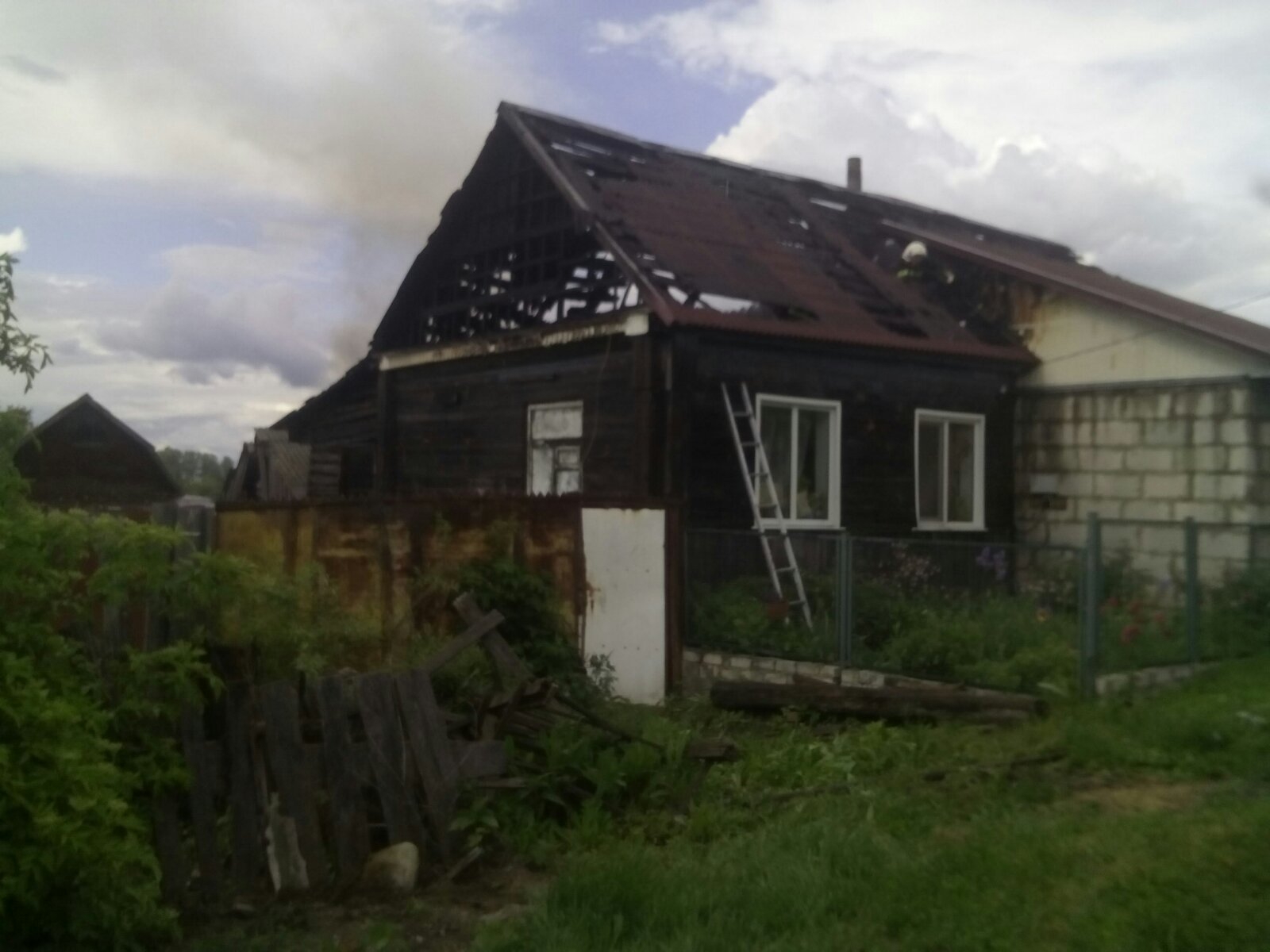 В Севске сгорел жилой дом