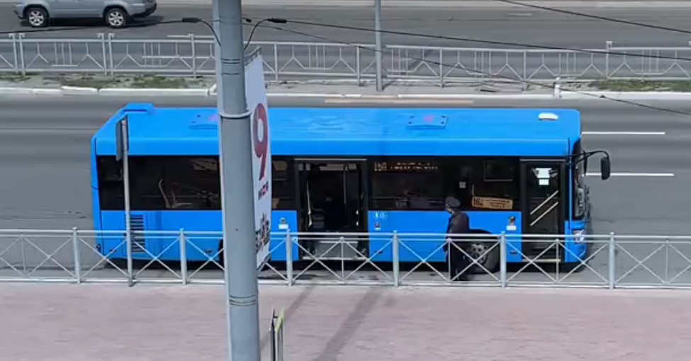 В Брянске пассажиров без масок выводят из автобусов (видео)
