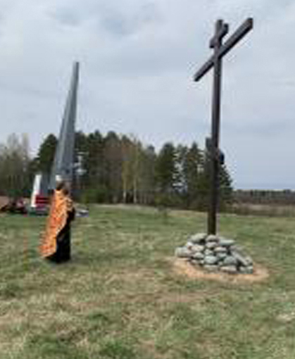 В Карачевском районе установили Поклонный крест в память о погибших бойцах