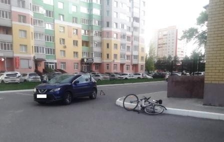 На улице Дуки в Брянске под колеса авто попал велосипедист