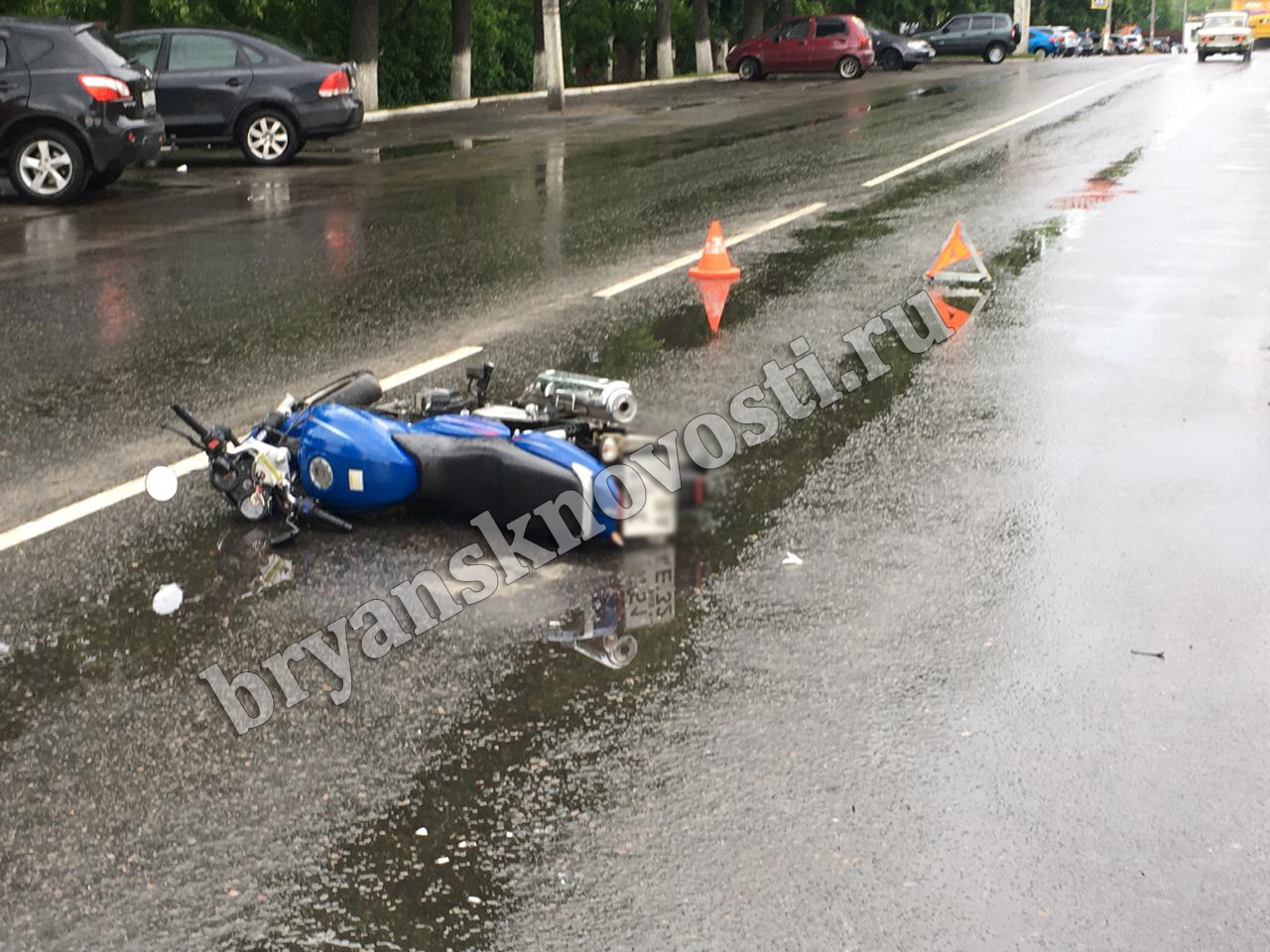 Пропала видимость: в Новозыбкове мотоциклист попал в аварию
