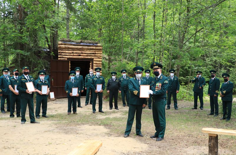 В брянском лесу открыли мемориальный комплекс лесникам-партизанам