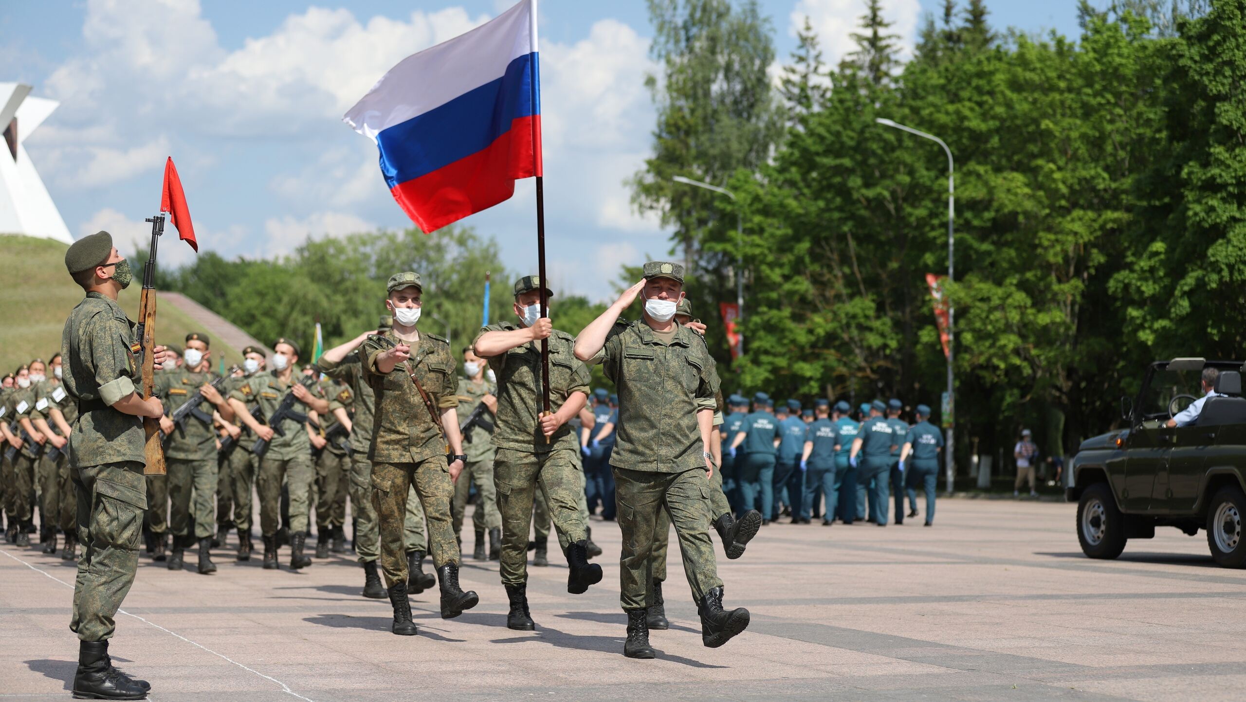 Первая репетиция Парада Победы в Брянске прошла в масках